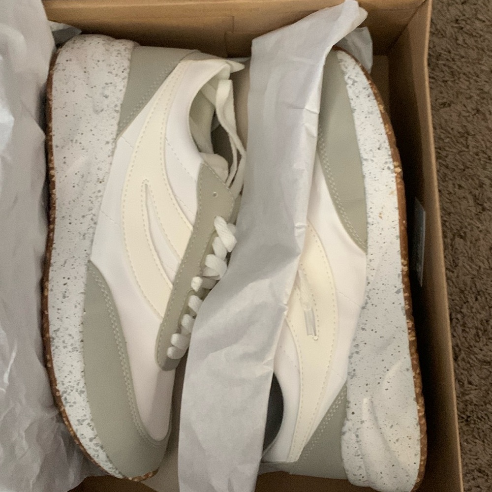 Steve Madden Shelli Platform Sneaker, New in box!